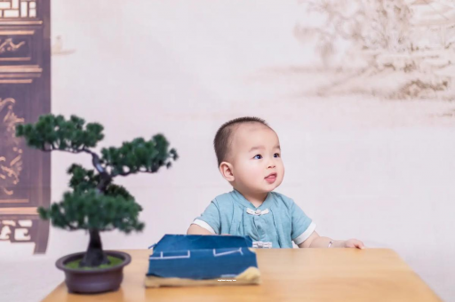 北票怀孕肚子中间凹两边凸