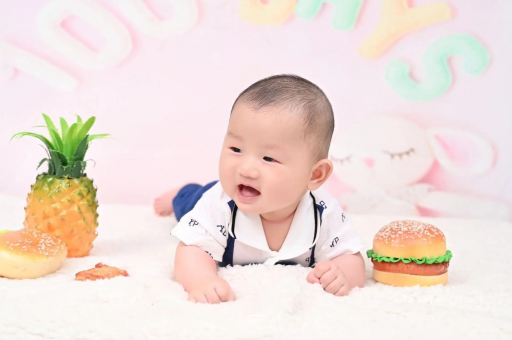 北票宝宝在妈妈肚子里